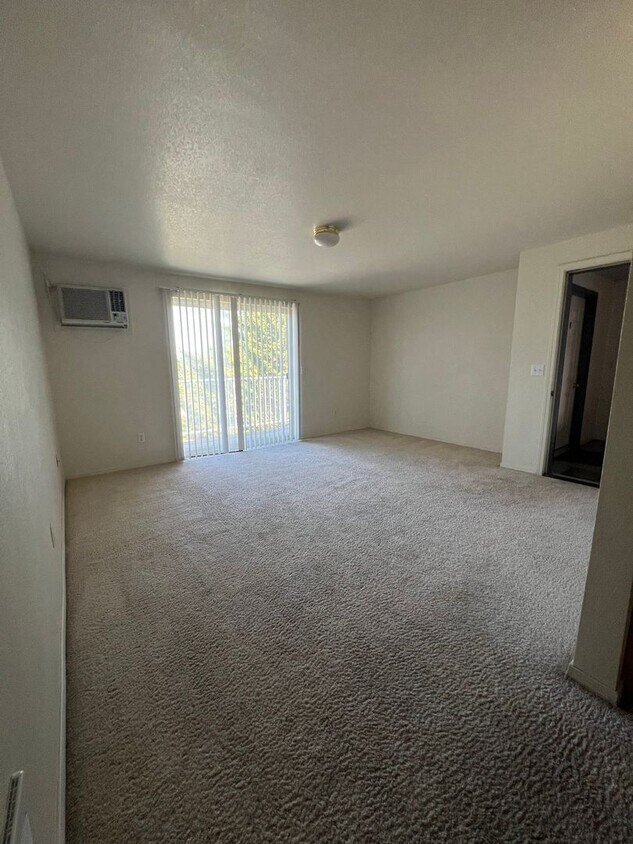 Foto principal - 2 Bedroom, 1 Bathroom Apartments - Minutes...