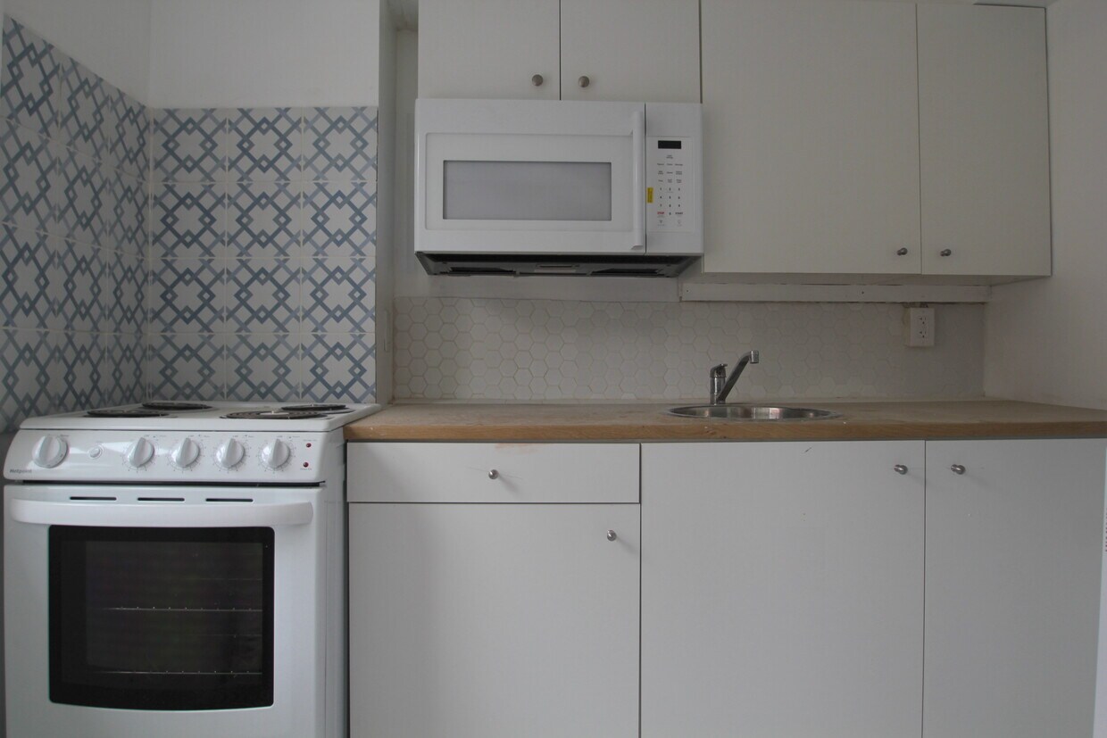 Primary Photo - 282 Grand St