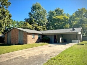 Building Photo - 2892 N Susan Carol Ln