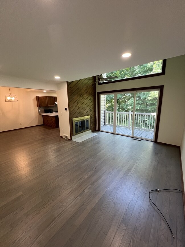 Building Photo - 3633 E Meadows Ct