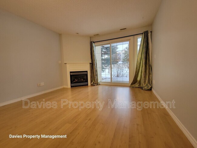 Photo du bâtiment - 12110-12106 106 Ave NW