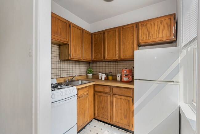 Foto del edificio - 711 W Belmont Ave