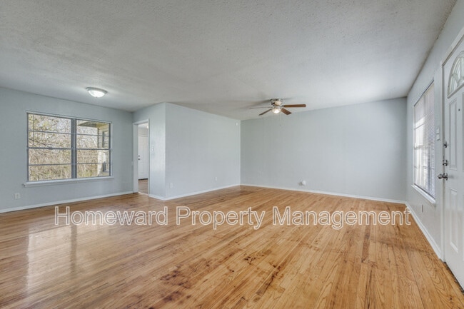 Building Photo - 7 Pershing Dr