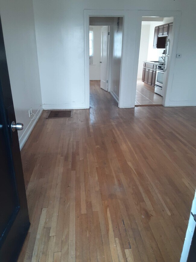 Foto del edificio - 1120 E Lexington Dr