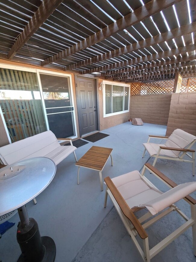 Foto del edificio - 230 Shadybrook Ln