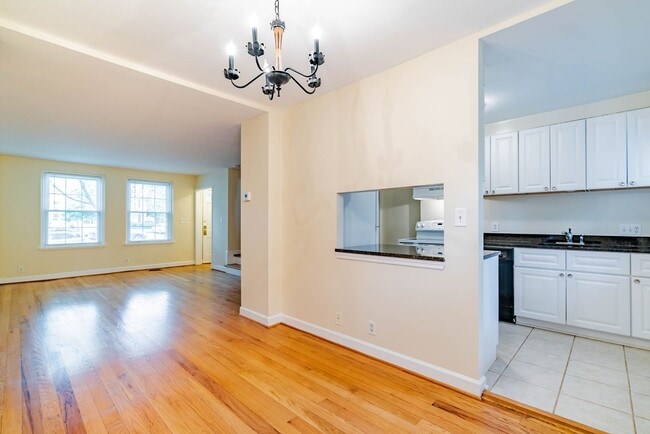 Building Photo - Beautifully Maintained 3 Levels, 2 Bedroom...
