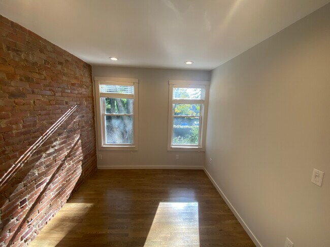 Building Photo - 490 Cambridge St