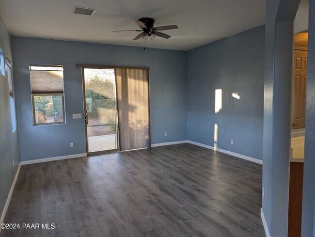Foto del edificio - 6625 E Sandhurst Dr