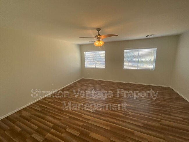 Foto del edificio - 1064 S 167th Ln