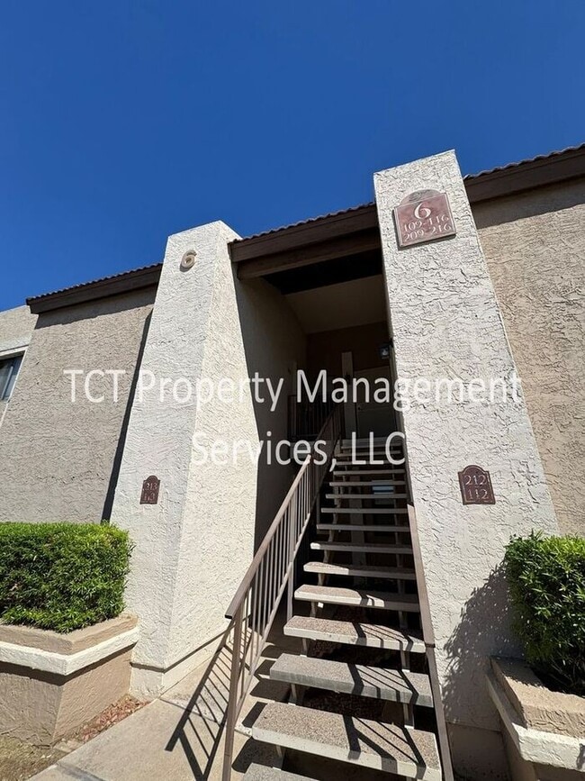 Building Photo - 2146 W Isabella Ave