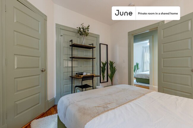 Foto del edificio - Private bedroom in 4 bed/1 bath Home