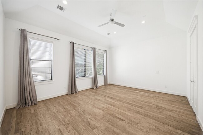 Building Photo - 4405 Schuler St
