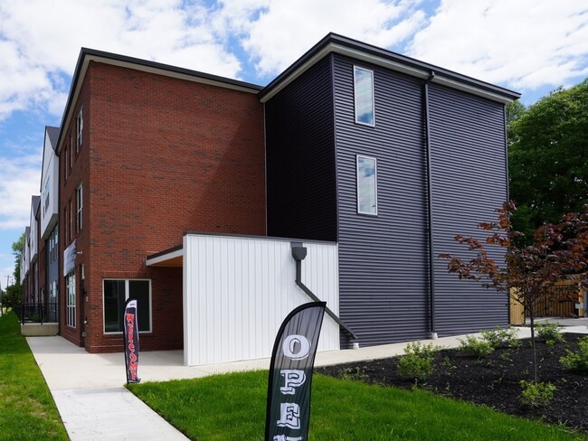 Front Entrance and Gym - 476 Taylor Apartments