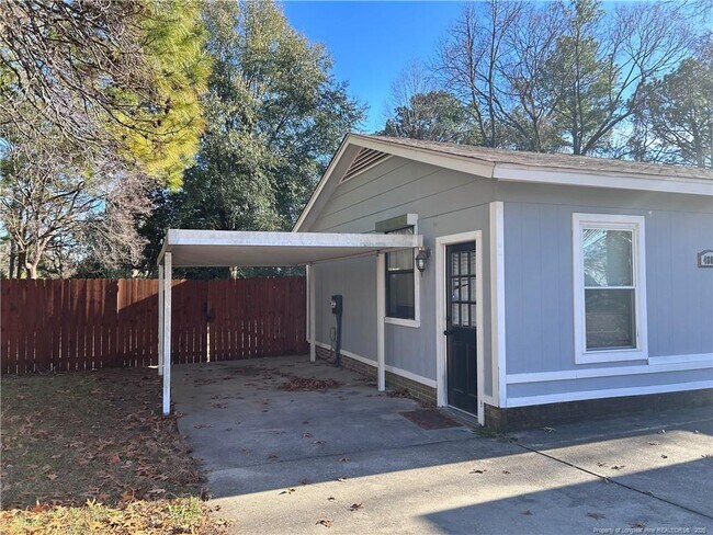 Foto del edificio - 4805 Old Field Rd