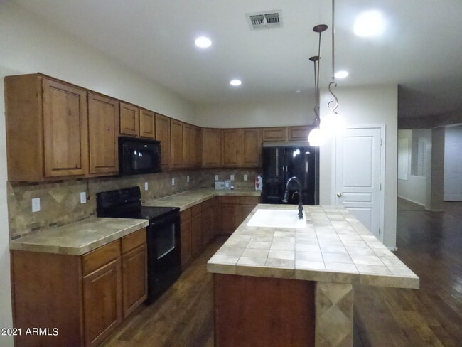 Building Photo - 573 S 219th Ln