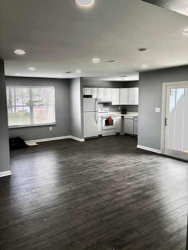 Foto del edificio - 1401 Key Pkwy