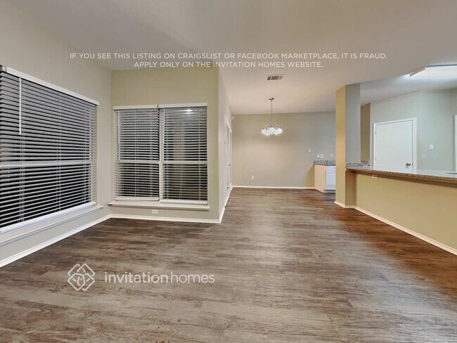 Foto del edificio - 6717 Flamewood Dr