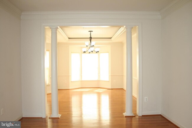 Building Photo - 4415 Medallion Dr