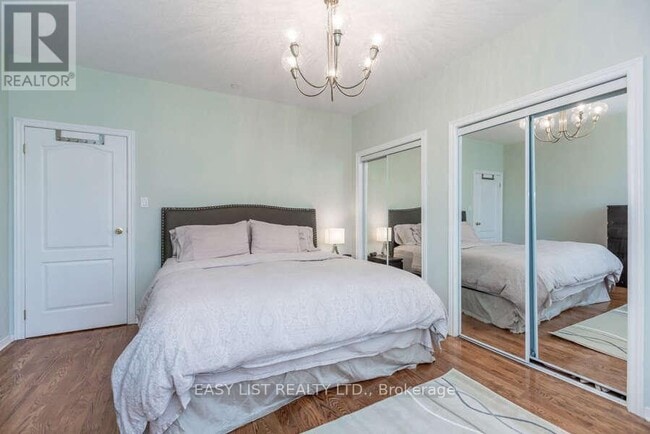 Building Photo - 393 King St W