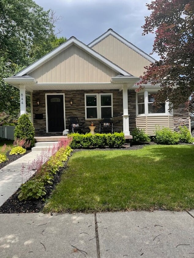 Primary Photo - 844 Ross St