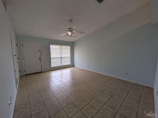 Foto del edificio - 3359 Green Briar Cir