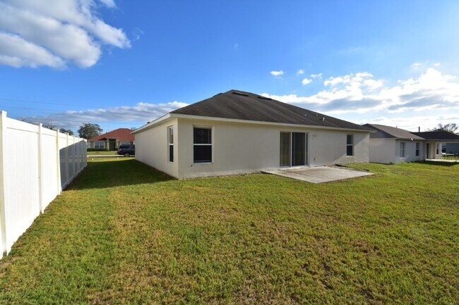 Foto del edificio - Spacious 3 bedroom 2 bath in Poinciana