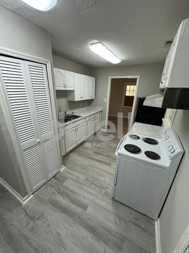 Foto del edificio - 2932 Abelia Dr