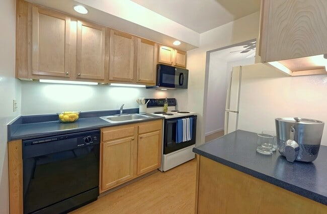 Building Photo - Imperial South