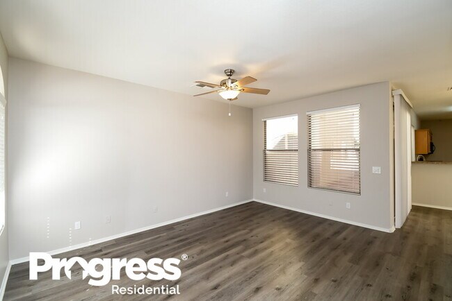 Foto del edificio - 9042 E Garnet Ave