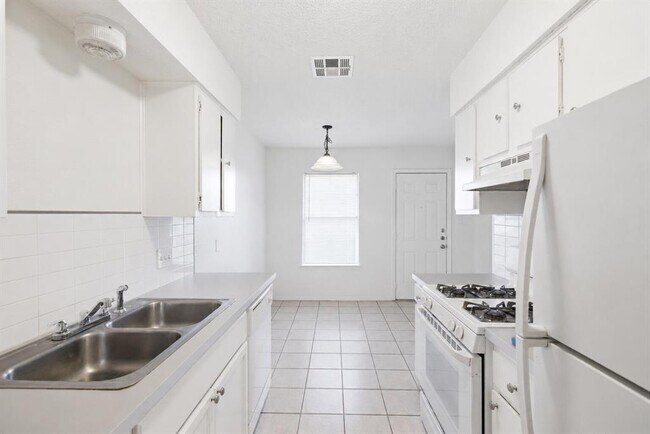 Foto del edificio - 2412 Burleson Ct