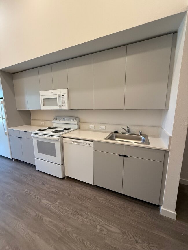 Building Photo - Naranja Apartments