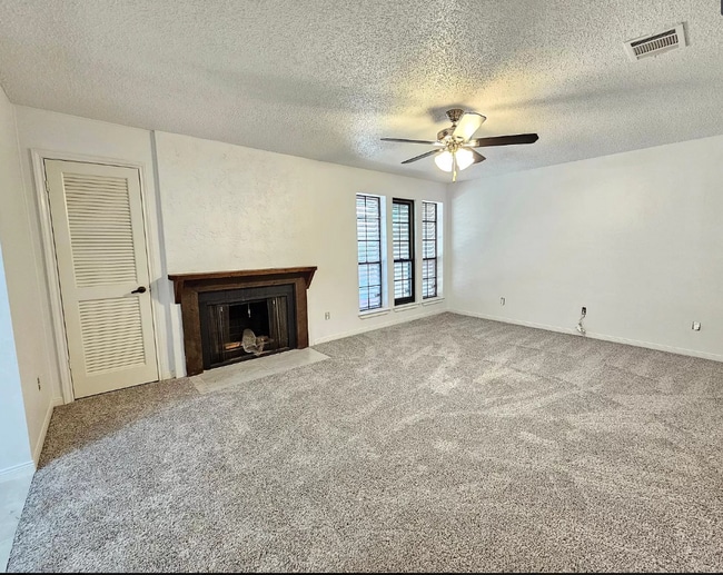 Building Photo - 1603 Saxony Ln