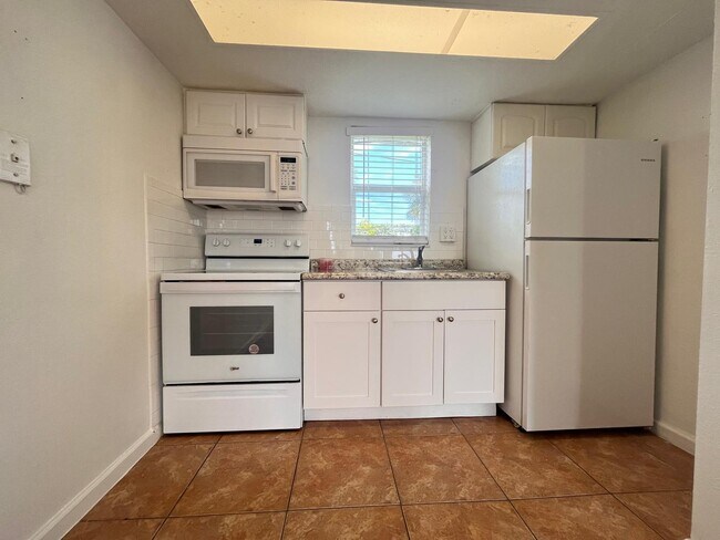 Foto del edificio - 3350 NE 16th St