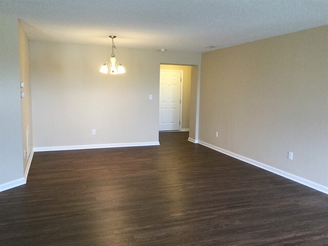 Foto del edificio - 4660 Amesbury Pl