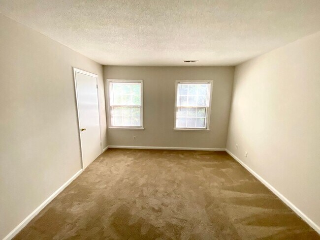 Building Photo - Charming 2-bedroom 1.5-bath home 10 minute...