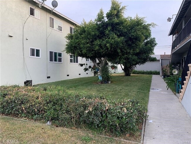 Building Photo - 1314 1/2 West Valencia Dr-