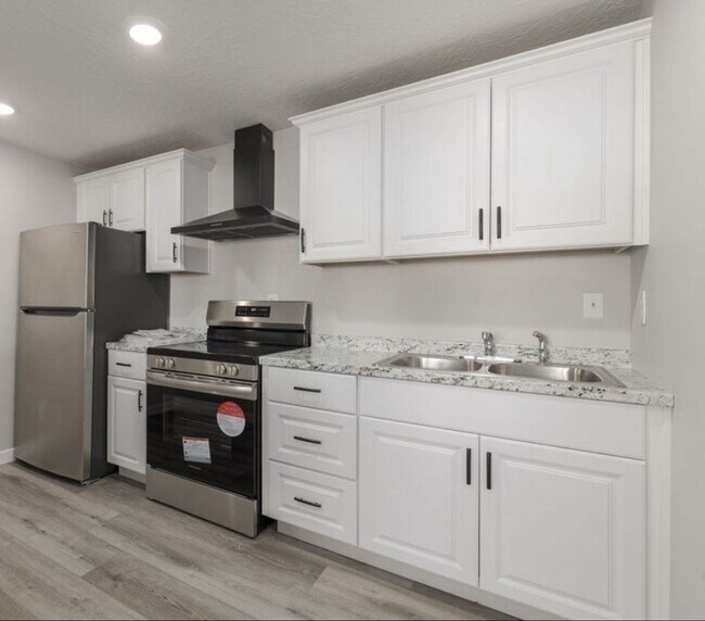 Foto del edificio - Springtree Gardens Condo