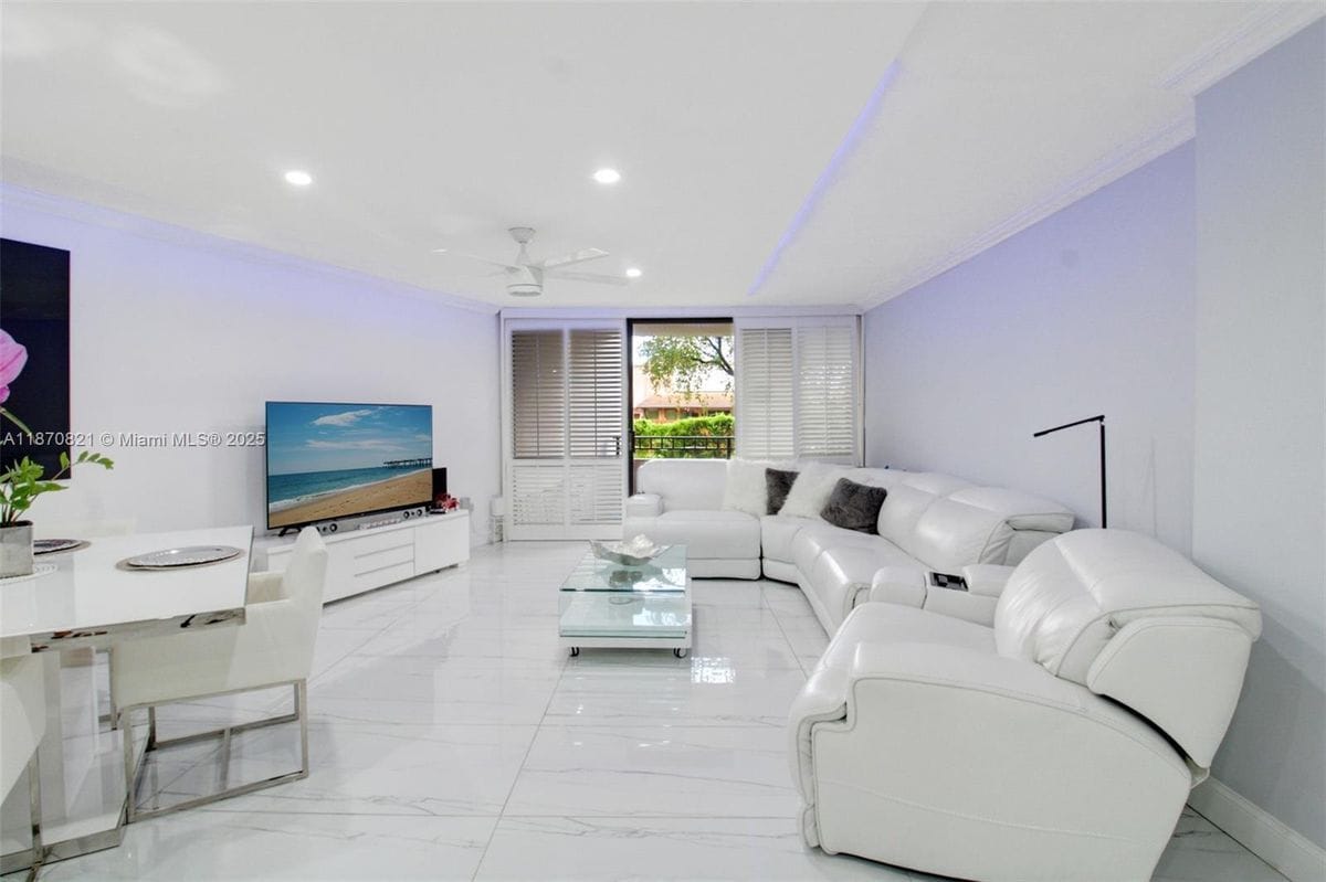 Foto del edificio - 13951 Kendale Lakes Cir