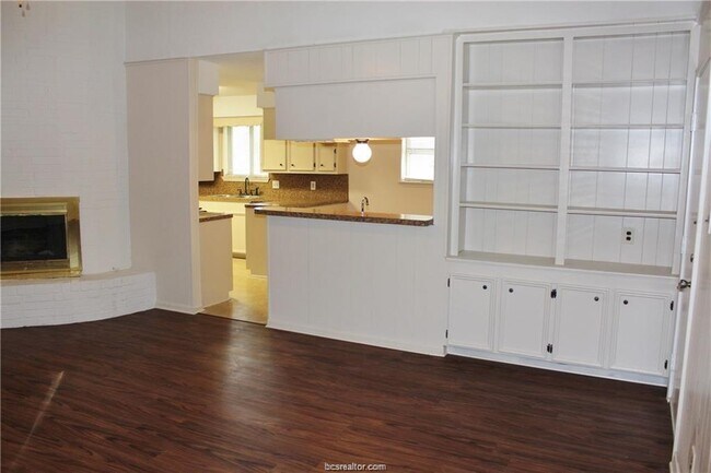 Building Photo - 218 Redmond Dr