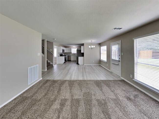 Foto del edificio - 21851 Whispering Forest Dr