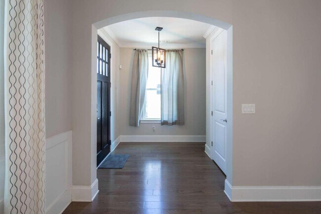 Building Photo - 1382 Custer Way
