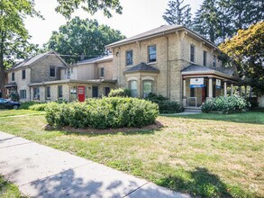 Building Photo - 718 Waterloo St