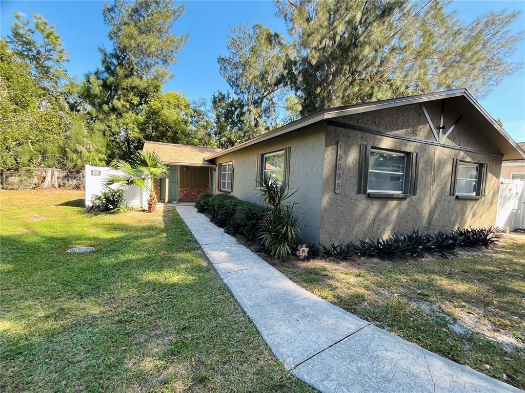 Foto principal - 15695 Waverly St