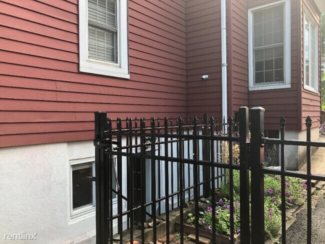 Building Photo - 6 br, 3 bath House - 11 oak ave