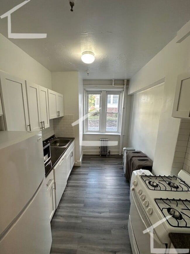 Building Photo - No Broker Fee - Available Jan 1 2025