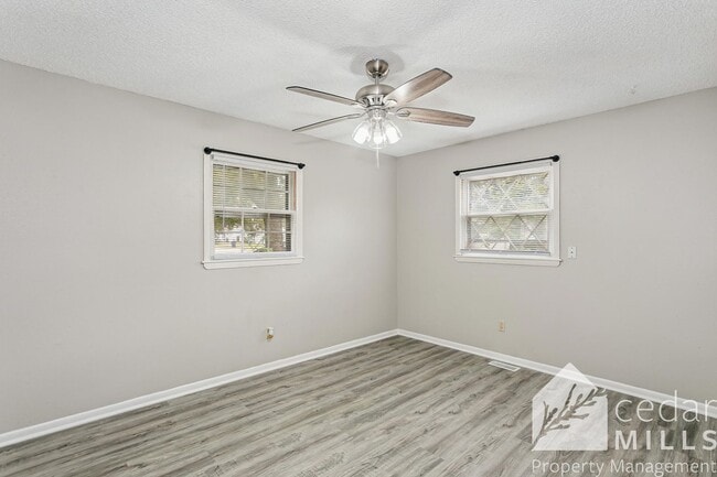 Building Photo - Southside 2 Bedroom Duplex