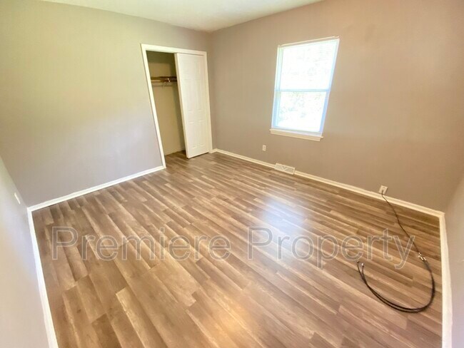 Foto del edificio - 7226 Gilmore Ave