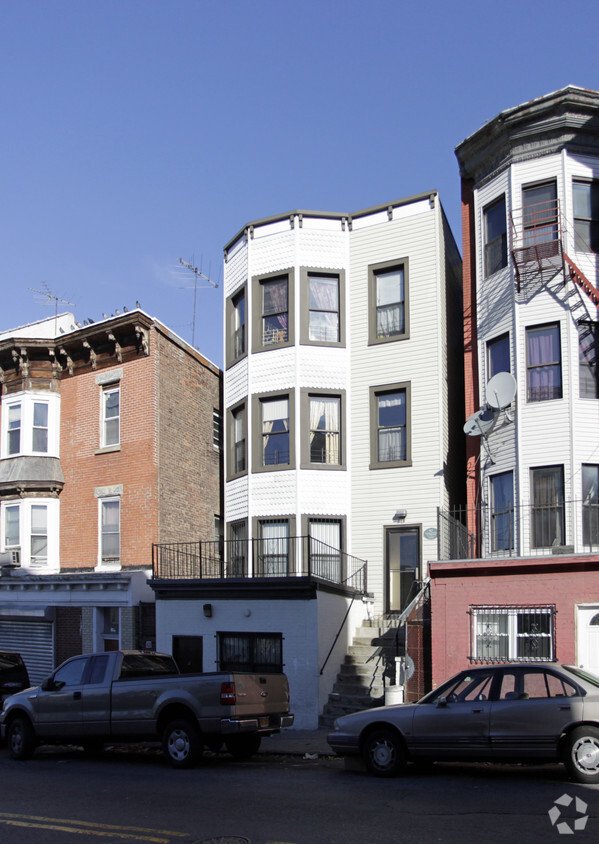 Primary Photo - Elm Street Apartments