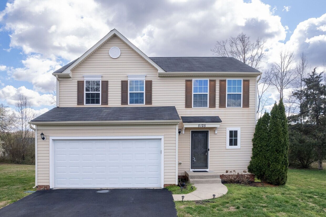 Primary Photo - Welcome Home to 5125 Glenbeigh Rd