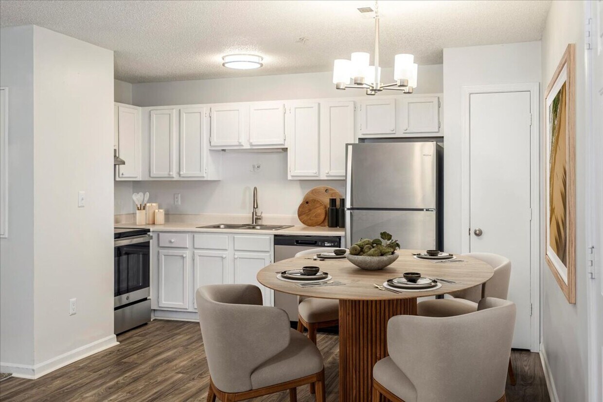 Stoney Ridge Luxury Apartments Rentals in Fayetteville at 5441 Basking